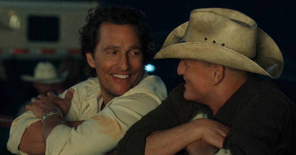 woody harrelson e matthew mcconaughey si sorridono in brothers - nerdface