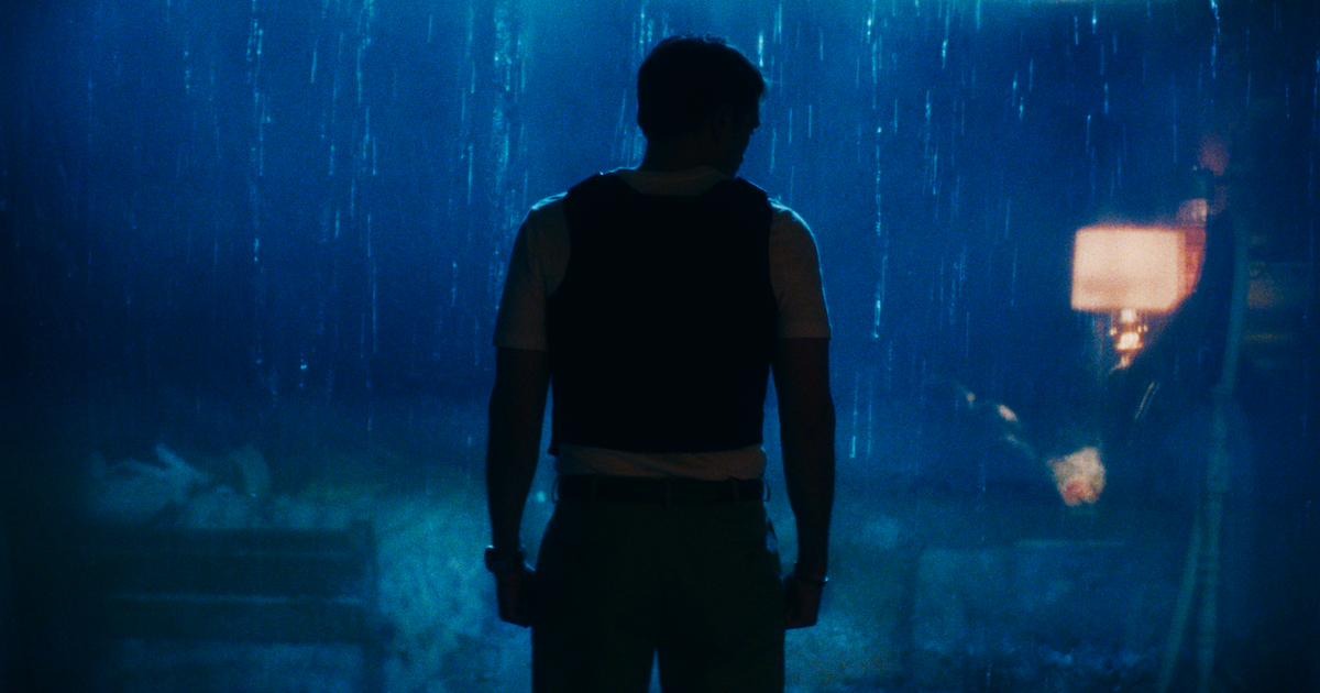 i-nuovi-trailer-e-poster-di-primetime robert pattinson sotto la pioggia nel trailer di primetime - nerdface