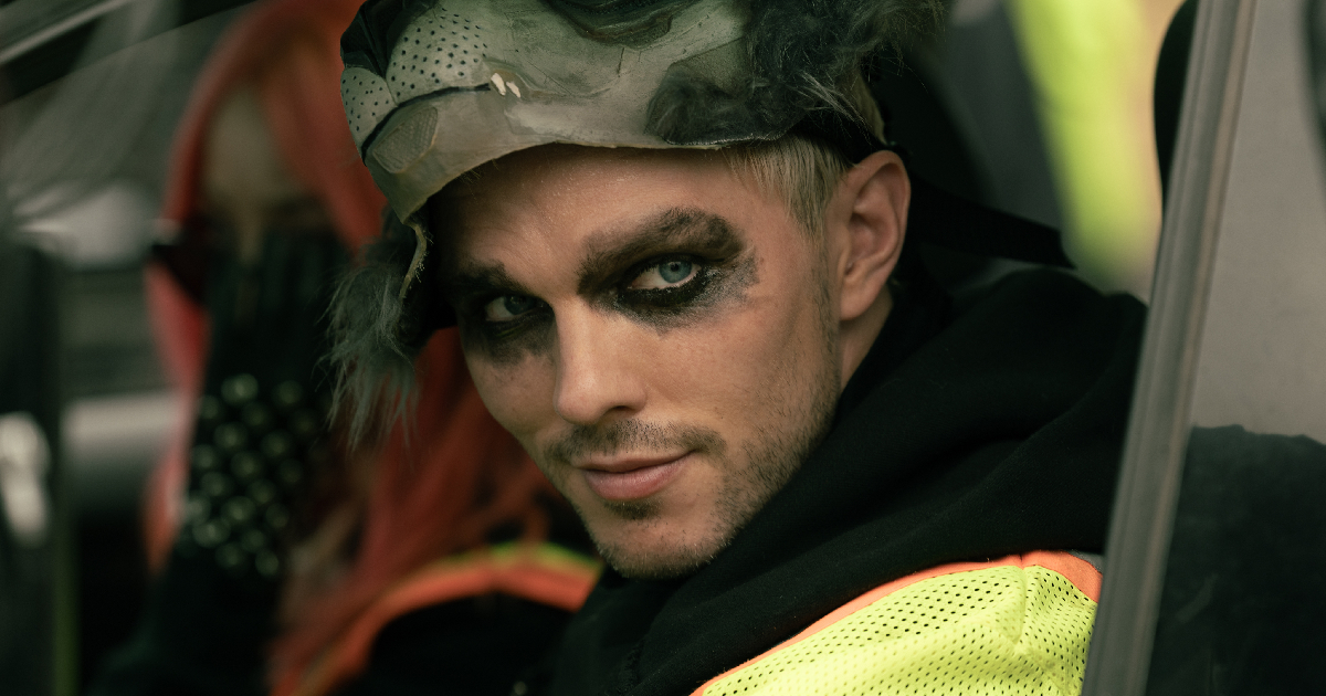 nicholas hoult nel trailer di come rapinare una banca - nerdface