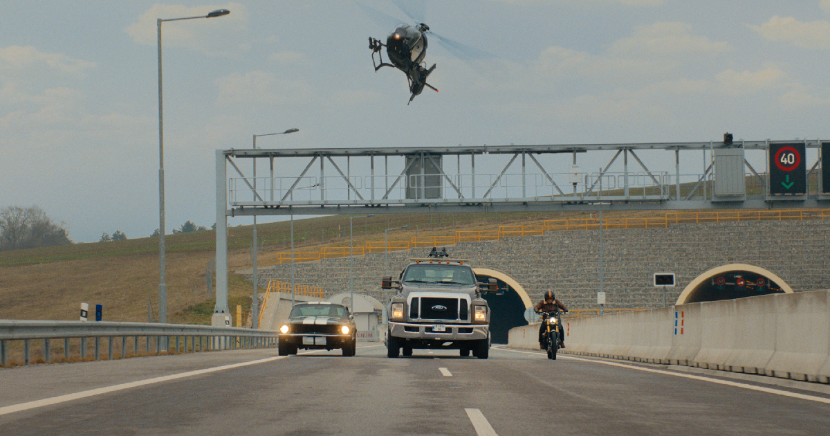 gli eroi di matchbox il film sono a bordo dei loro mezzi pronti per la missione - nerdface