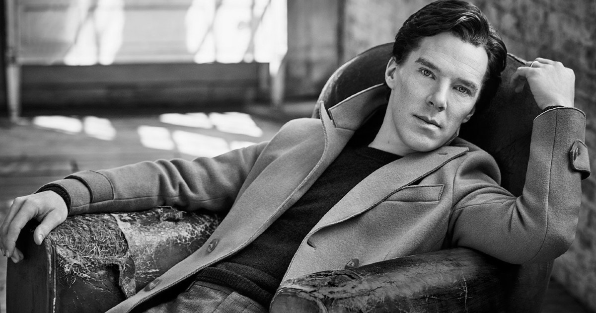 Benedict Cumberbatch sdraiato su un divano - nerdface