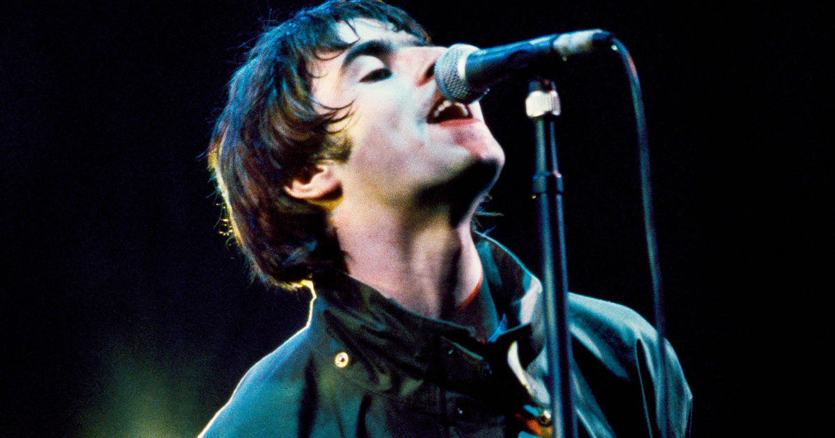 liam gallagher canta al microfono - nerdface